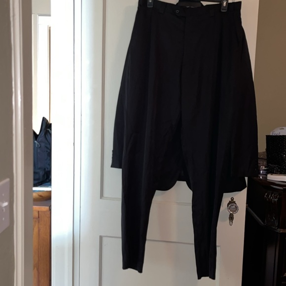 Tuxedo - Picture 3 of 7